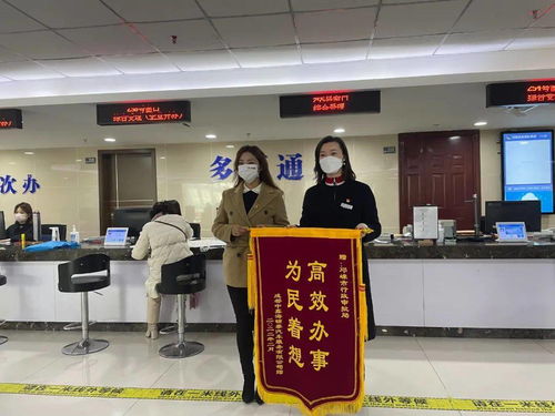 三比一提升 政務(wù)服務(wù)有溫度，企業(yè)點(diǎn)贊贈(zèng)錦旗，網(wǎng)絡(luò)預(yù)約出租汽車經(jīng)營(yíng)服務(wù)優(yōu)化升級(jí)